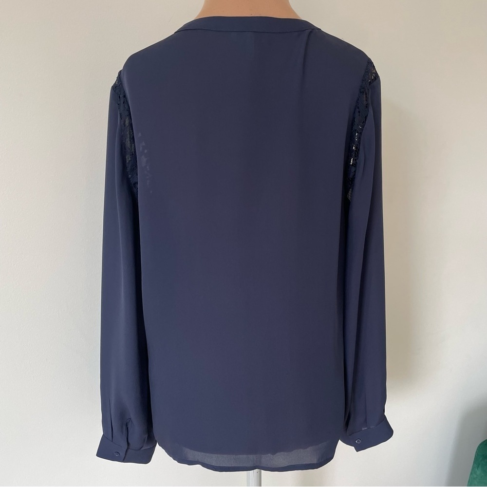 Joie Matte Silk Lace Inset Hidden Button Down Pleated Long Sleeve Blouse EUC S - Picture 3 of 8